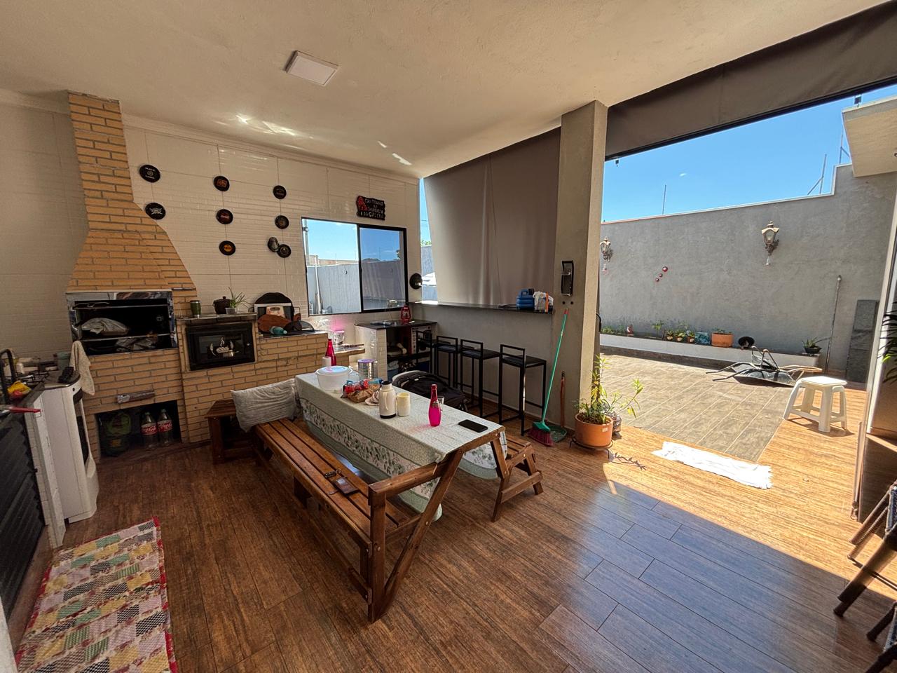 VENDE: CASA 02 DORMITÓRIOS - PISCINA - JARDIM QUEBEC - BRODOWSKI