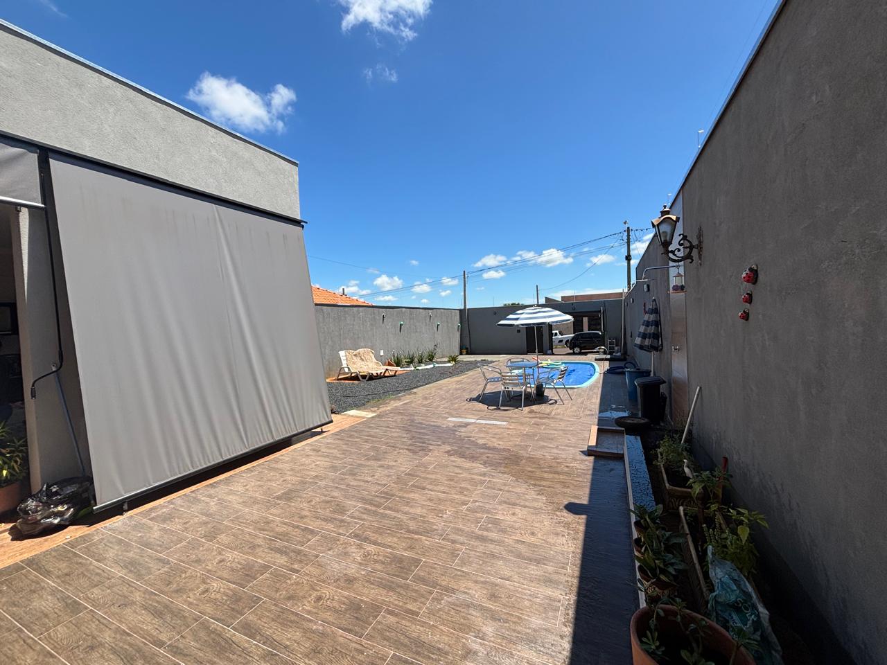 VENDE: CASA 02 DORMITÓRIOS - PISCINA - JARDIM QUEBEC - BRODOWSKI