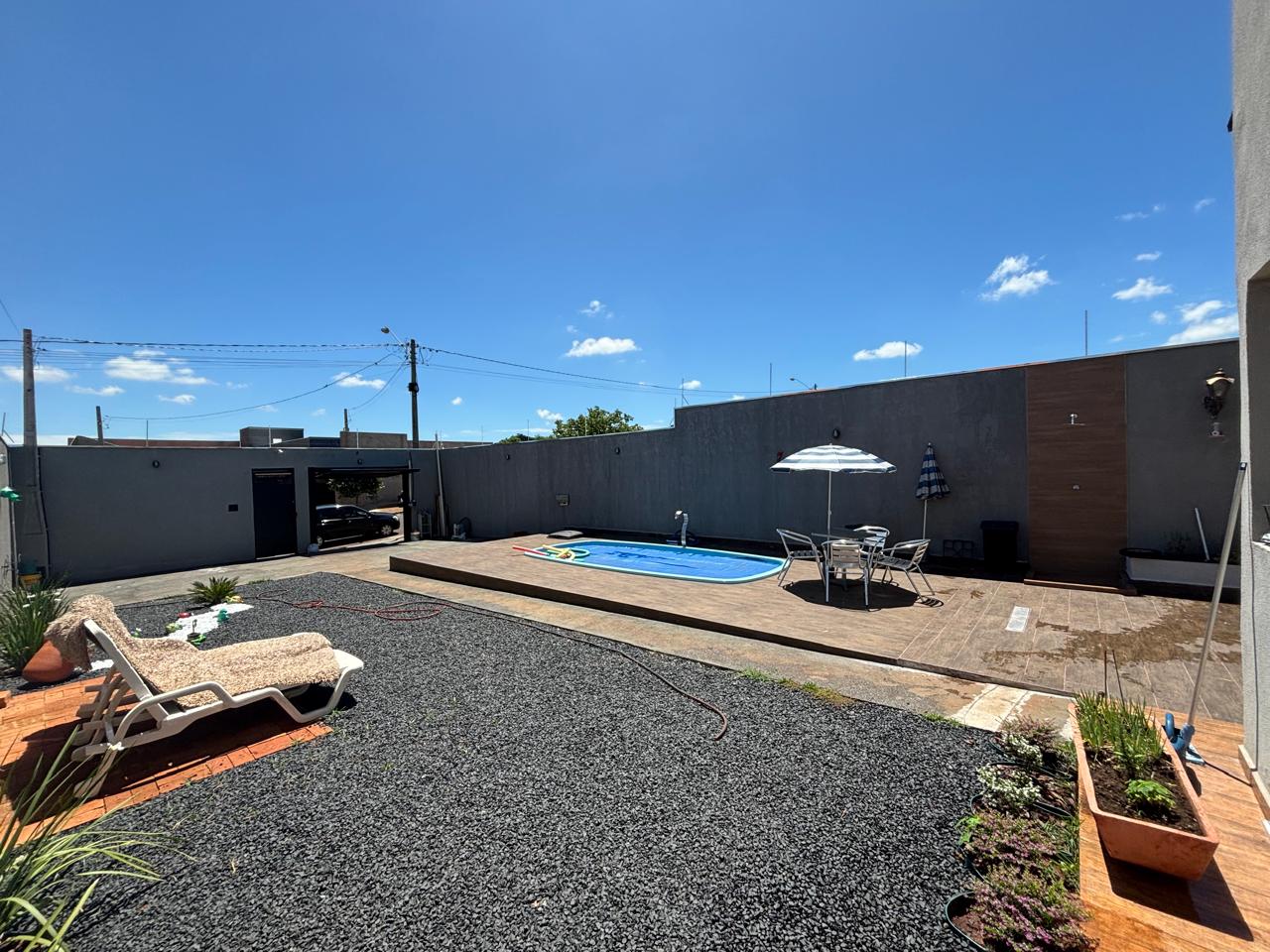 VENDE: CASA 02 DORMITÓRIOS - PISCINA - JARDIM QUEBEC - BRODOWSKI