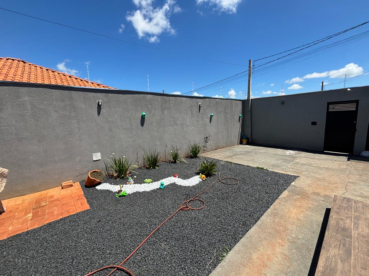 VENDE: CASA 02 DORMITÓRIOS - PISCINA - JARDIM QUEBEC - BRODOWSKI