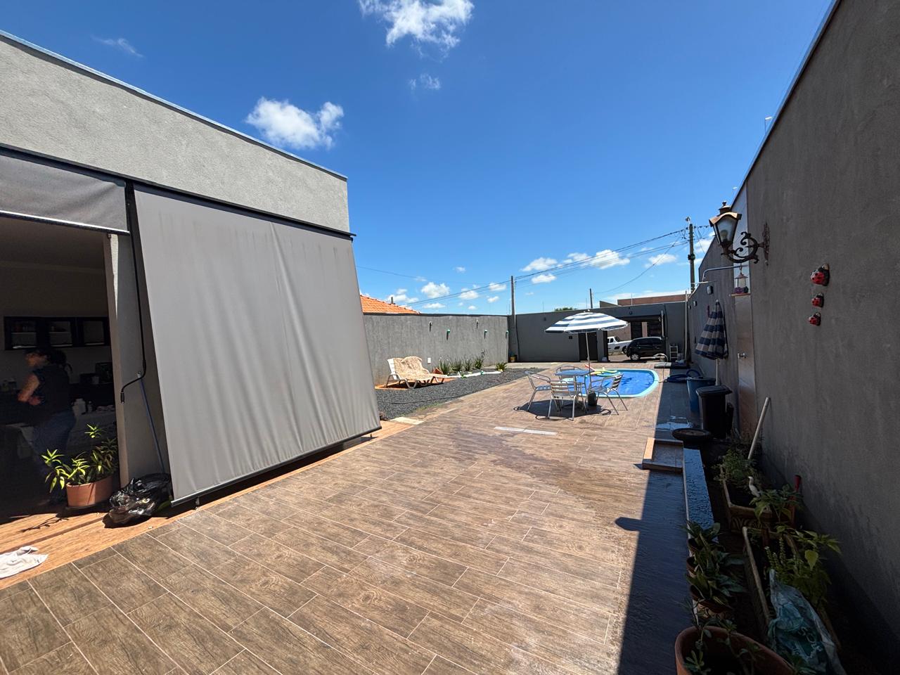 VENDE: CASA 02 DORMITÓRIOS - PISCINA - JARDIM QUEBEC - BRODOWSKI