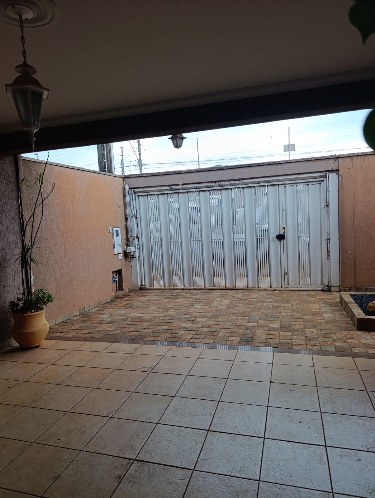 VENDE: CASA 03 DORMITÓRIOS - PISCINA - V.N. APARECIDA - BRODOWSKI-SP.