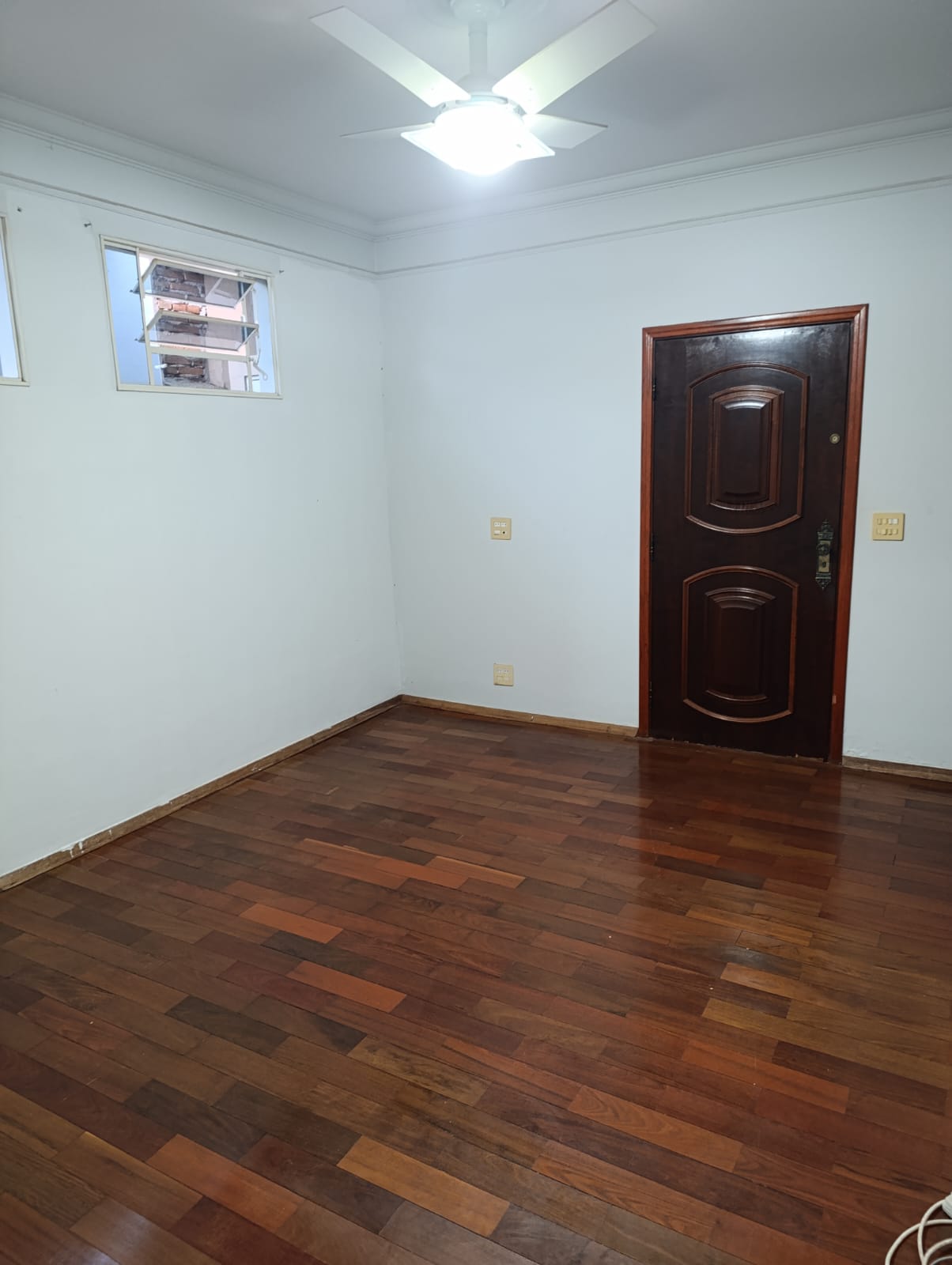 VENDE: CASA 03 DORMITÓRIOS - PISCINA - V.N. APARECIDA - BRODOWSKI-SP.
