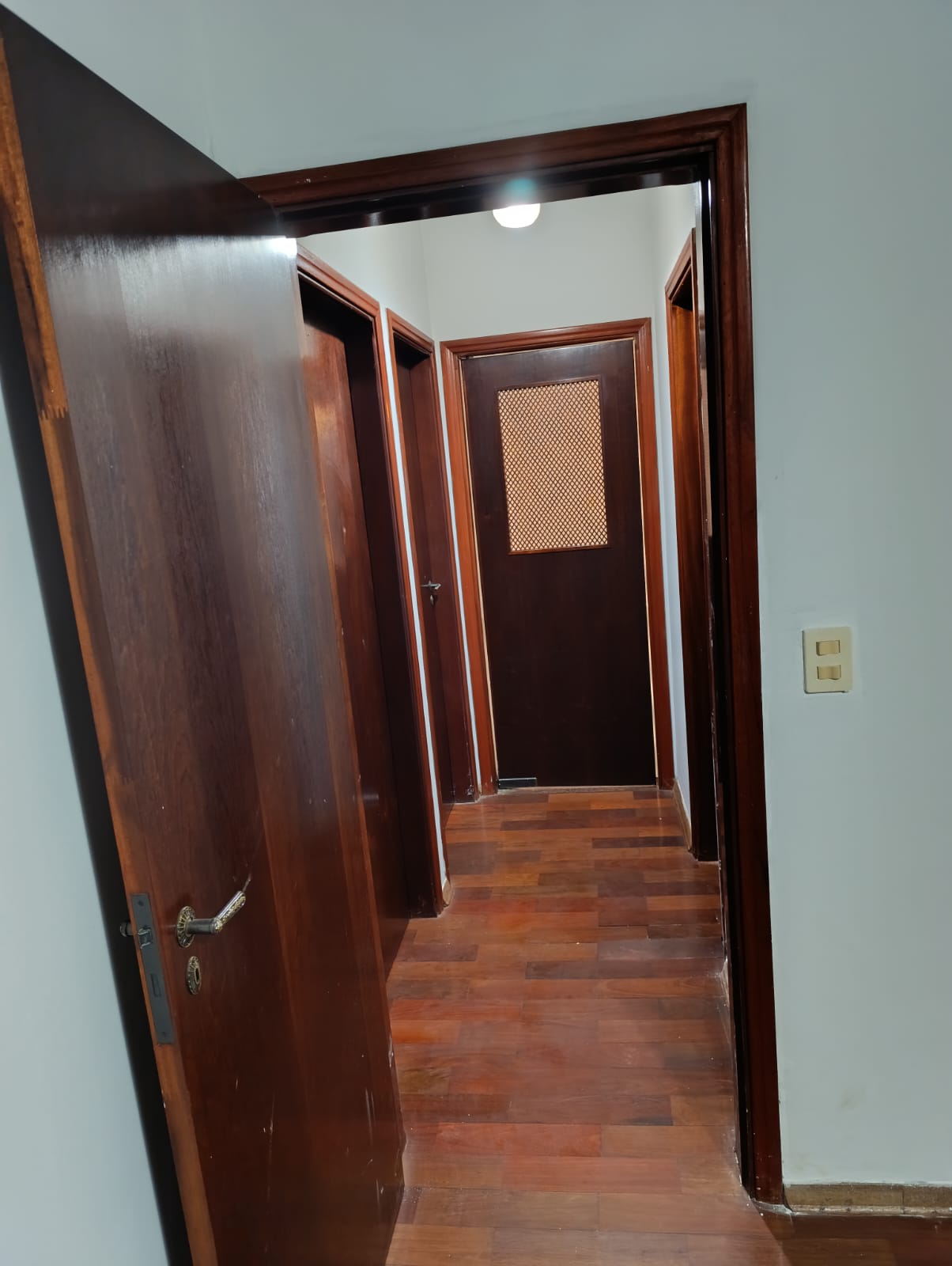 VENDE: CASA 03 DORMITÓRIOS - PISCINA - V.N. APARECIDA - BRODOWSKI-SP.