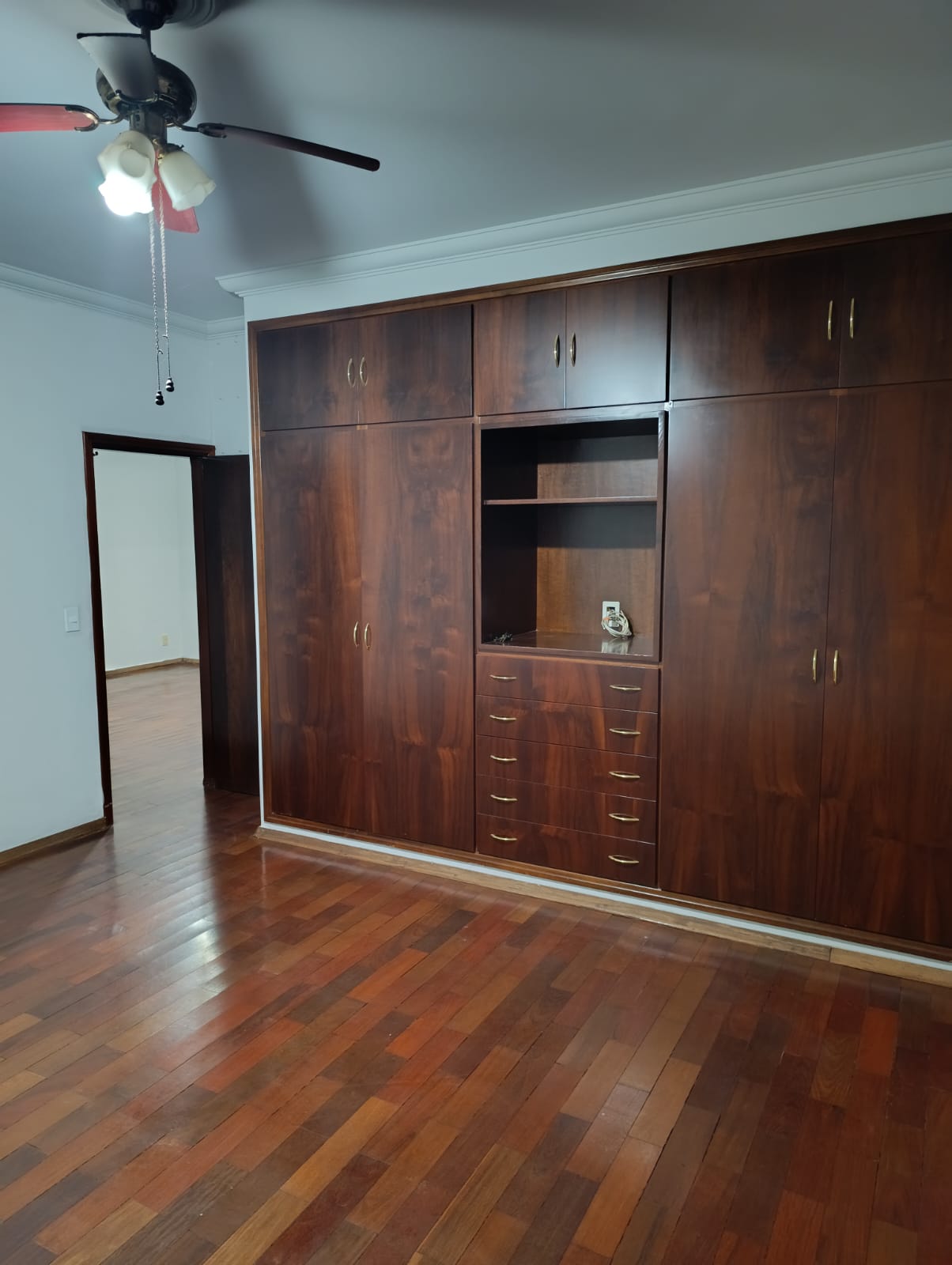 VENDE: CASA 03 DORMITÓRIOS - PISCINA - V.N. APARECIDA - BRODOWSKI-SP.