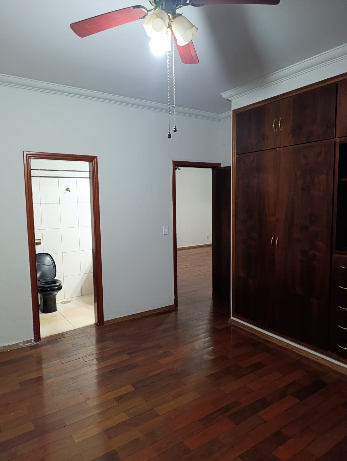 VENDE: CASA 03 DORMITÓRIOS - PISCINA - V.N. APARECIDA - BRODOWSKI-SP.