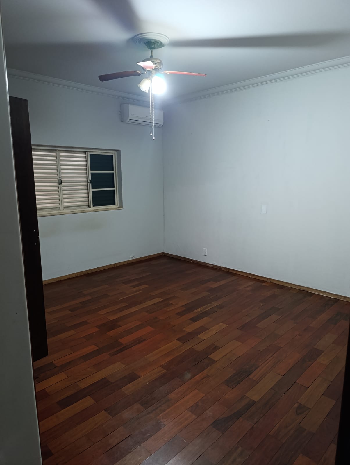 VENDE: CASA 03 DORMITÓRIOS - PISCINA - V.N. APARECIDA - BRODOWSKI-SP.