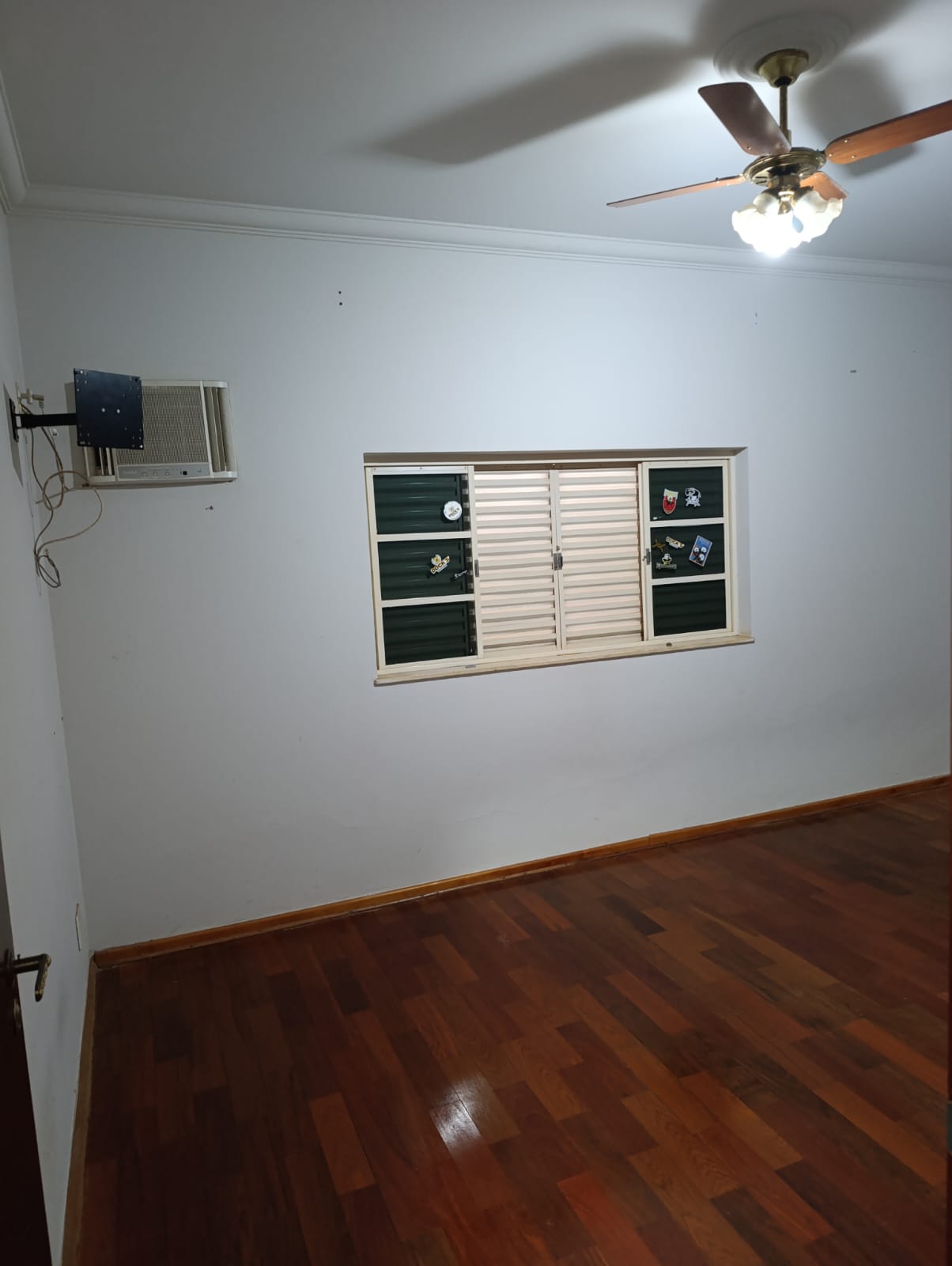 VENDE: CASA 03 DORMITÓRIOS - PISCINA - V.N. APARECIDA - BRODOWSKI-SP.