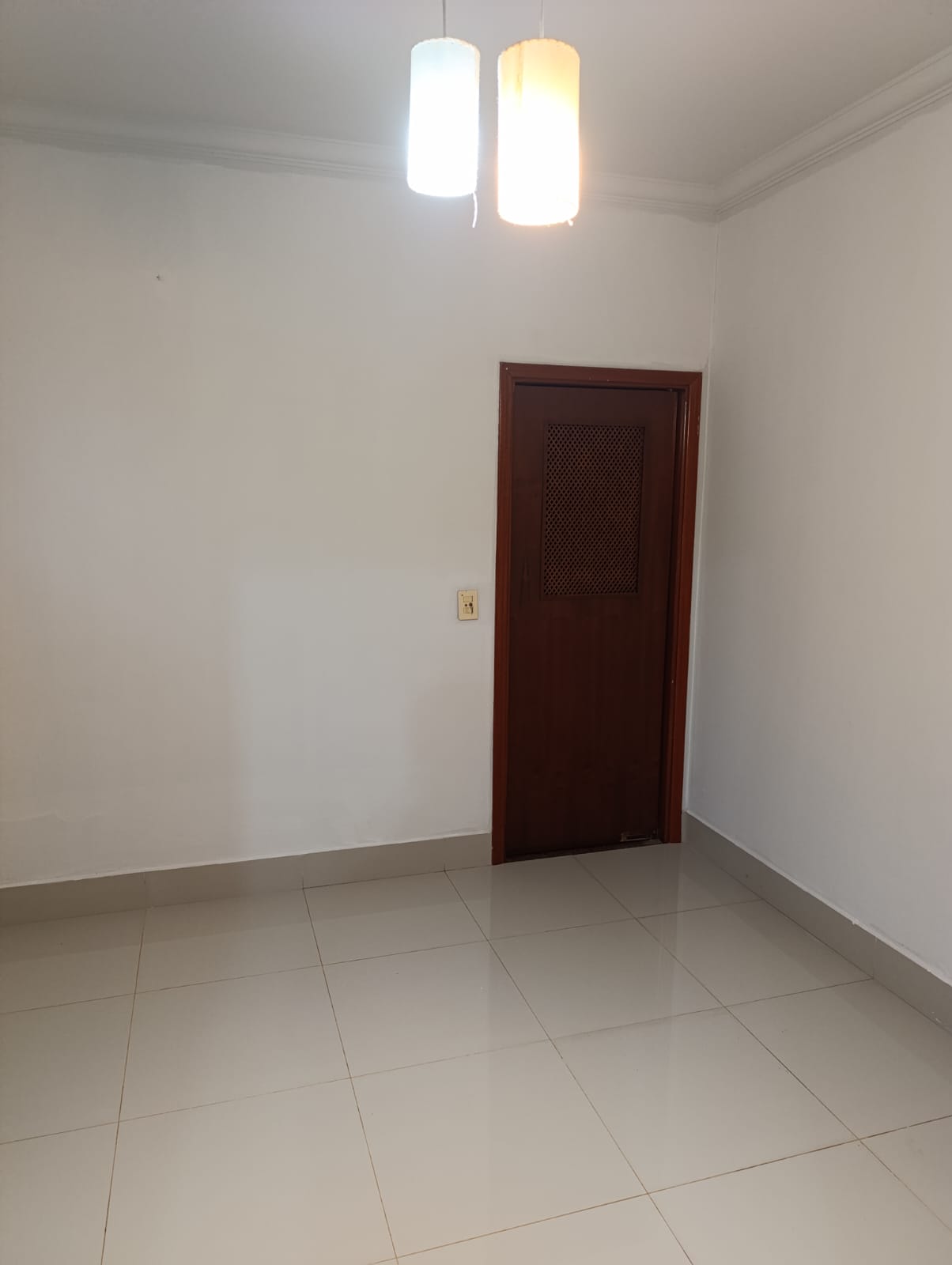 VENDE: CASA 03 DORMITÓRIOS - PISCINA - V.N. APARECIDA - BRODOWSKI-SP.