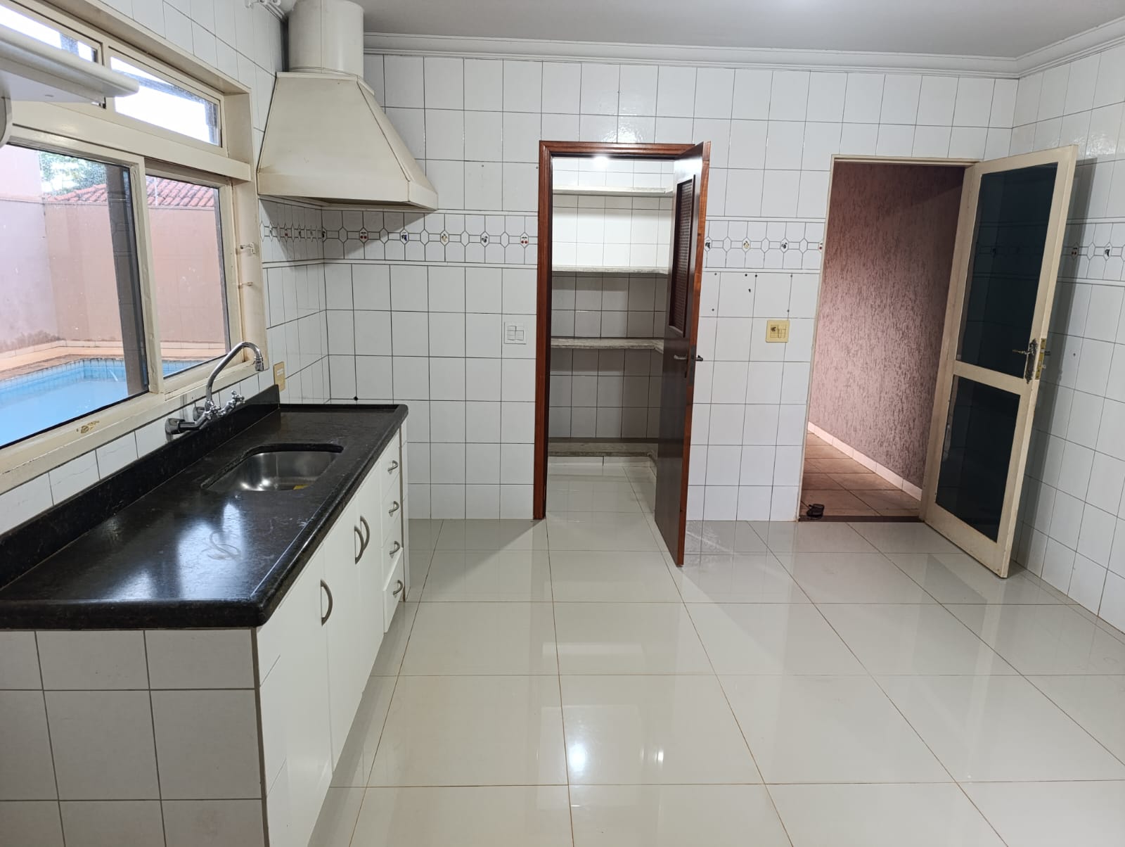 VENDE: CASA 03 DORMITÓRIOS - PISCINA - V.N. APARECIDA - BRODOWSKI-SP.