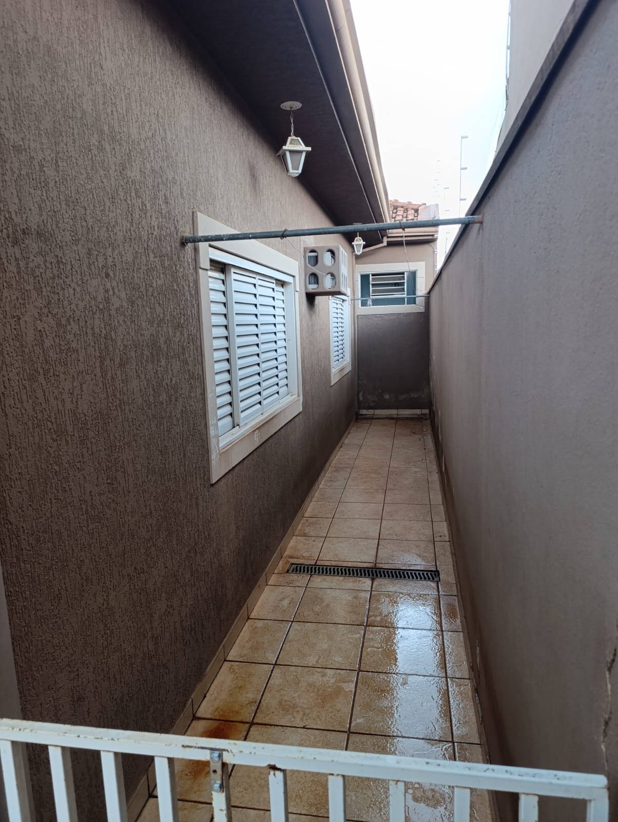 VENDE: CASA 03 DORMITÓRIOS - PISCINA - V.N. APARECIDA - BRODOWSKI-SP.