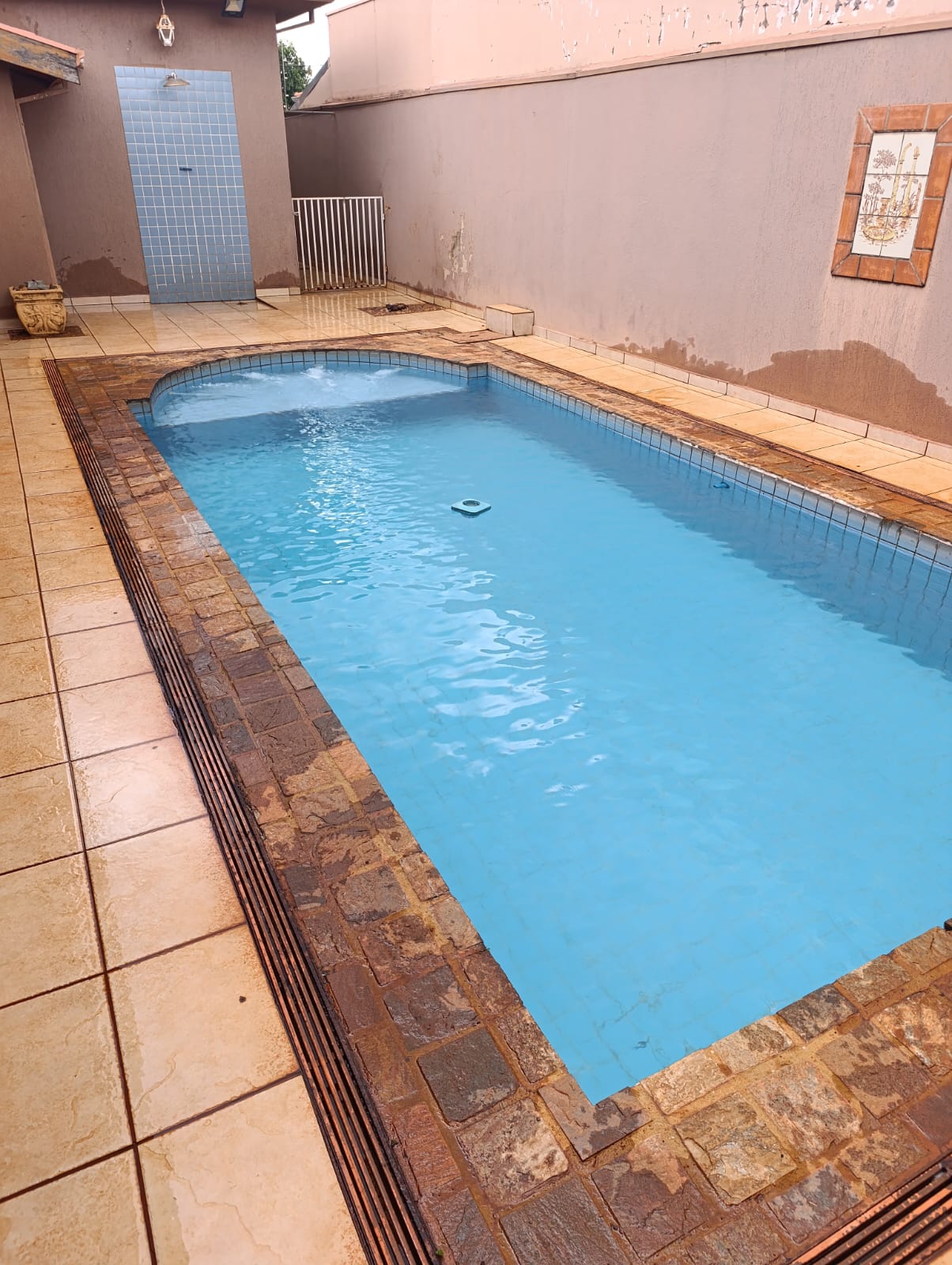 VENDE: CASA 03 DORMITÓRIOS - PISCINA - V.N. APARECIDA - BRODOWSKI-SP.