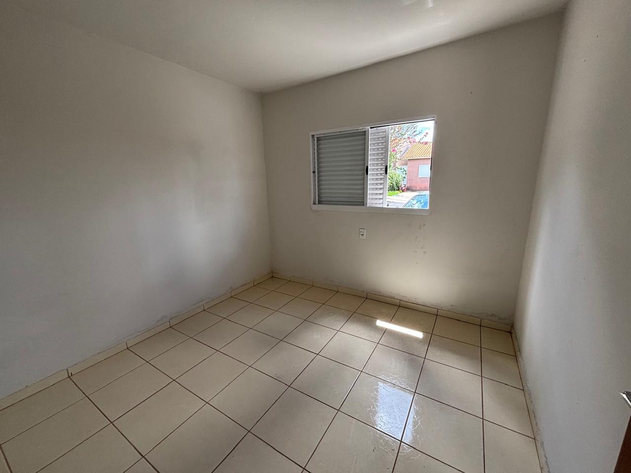VENDE - CASA 02 DORMITÓRIOS - CONDOMÍNIO WALTER POSSOS - EM BRODOWSKI-SP.