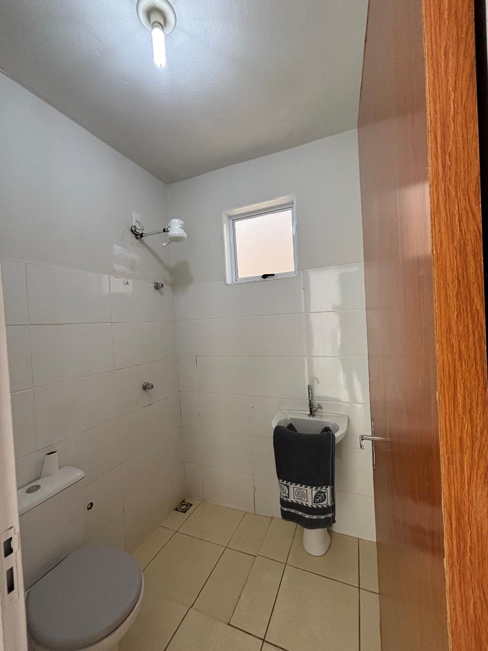 VENDE - CASA 02 DORMITÓRIOS - CONDOMÍNIO WALTER POSSOS - EM BRODOWSKI-SP.