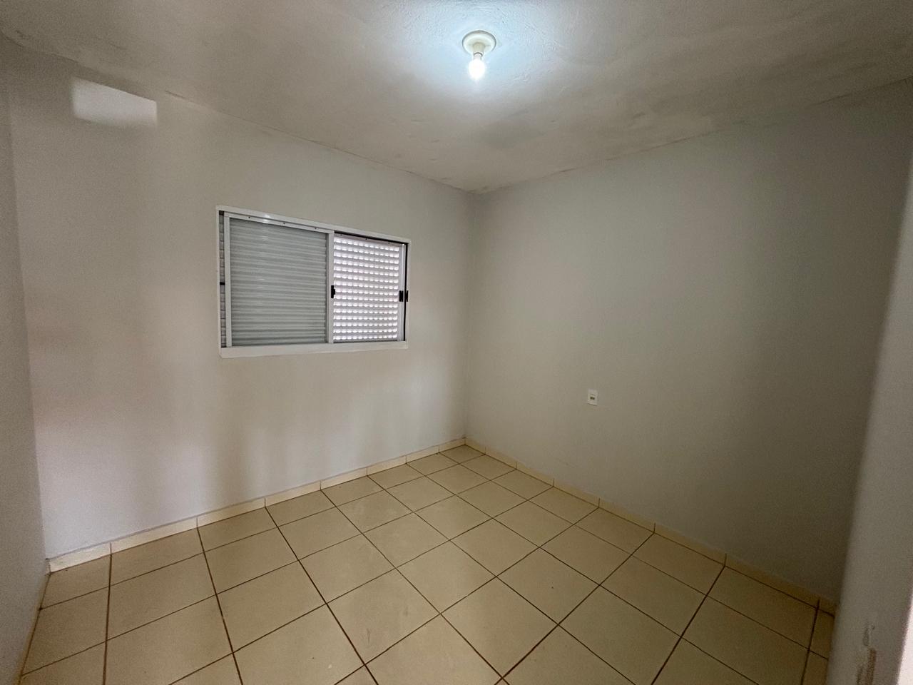 VENDE - CASA 02 DORMITÓRIOS - CONDOMÍNIO WALTER POSSOS - EM BRODOWSKI-SP.