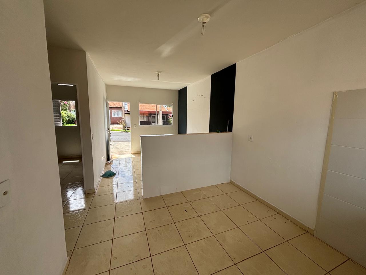 VENDE - CASA 02 DORMITÓRIOS - CONDOMÍNIO WALTER POSSOS - EM BRODOWSKI-SP.