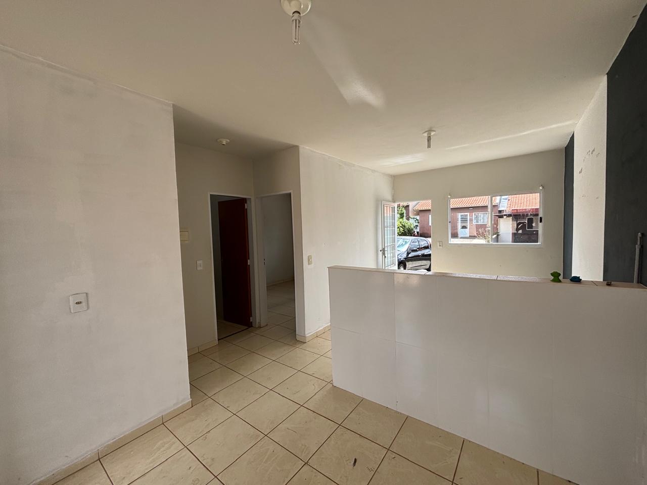 VENDE - CASA 02 DORMITÓRIOS - CONDOMÍNIO WALTER POSSOS - EM BRODOWSKI-SP.