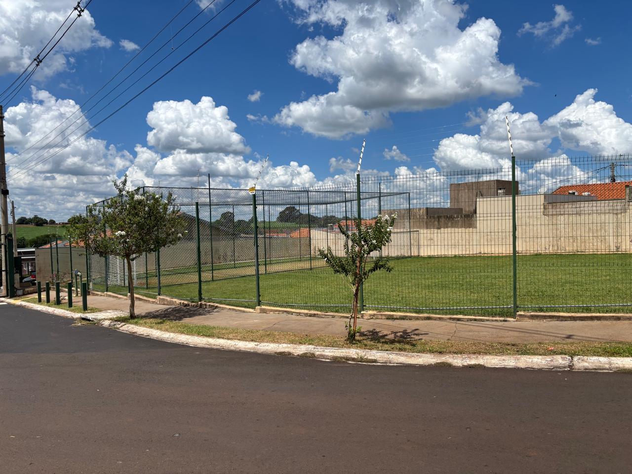 VENDE - CASA 02 DORMITÓRIOS - CONDOMÍNIO WALTER POSSOS - EM BRODOWSKI-SP.