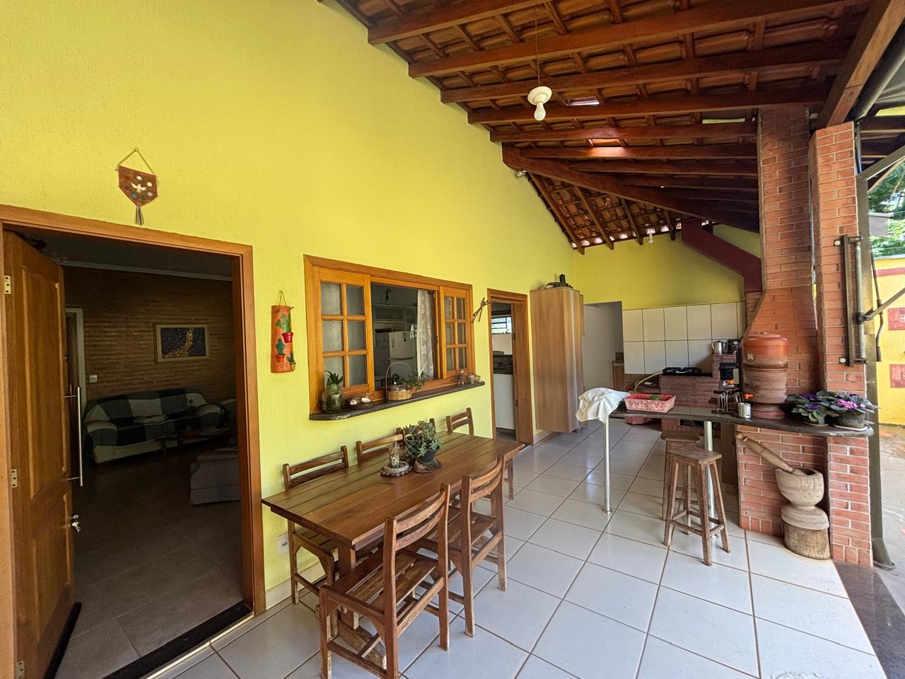 VENDE: LINDA RESIDENCIA COM 03 DORMITÓRIOS - JARDIM MARIA IMACUALADA II EM BRODOWSKI-SP