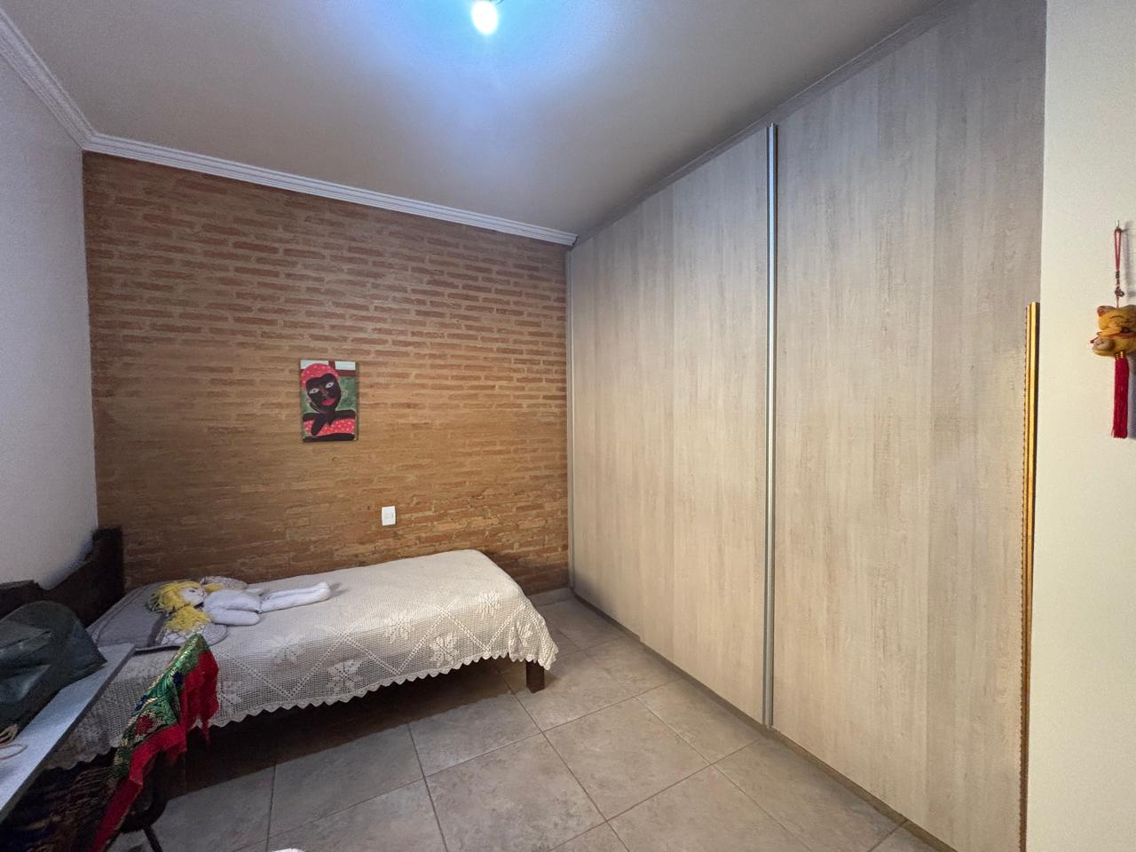 VENDE: LINDA RESIDENCIA COM 03 DORMITÓRIOS - JARDIM MARIA IMACUALADA II EM BRODOWSKI-SP