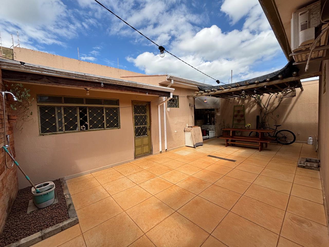 VENDE: LINDA RESIDENCIA COM 03 DORMITÓRIOS - JARDIM SABINO EM BRODOWSKI-SP