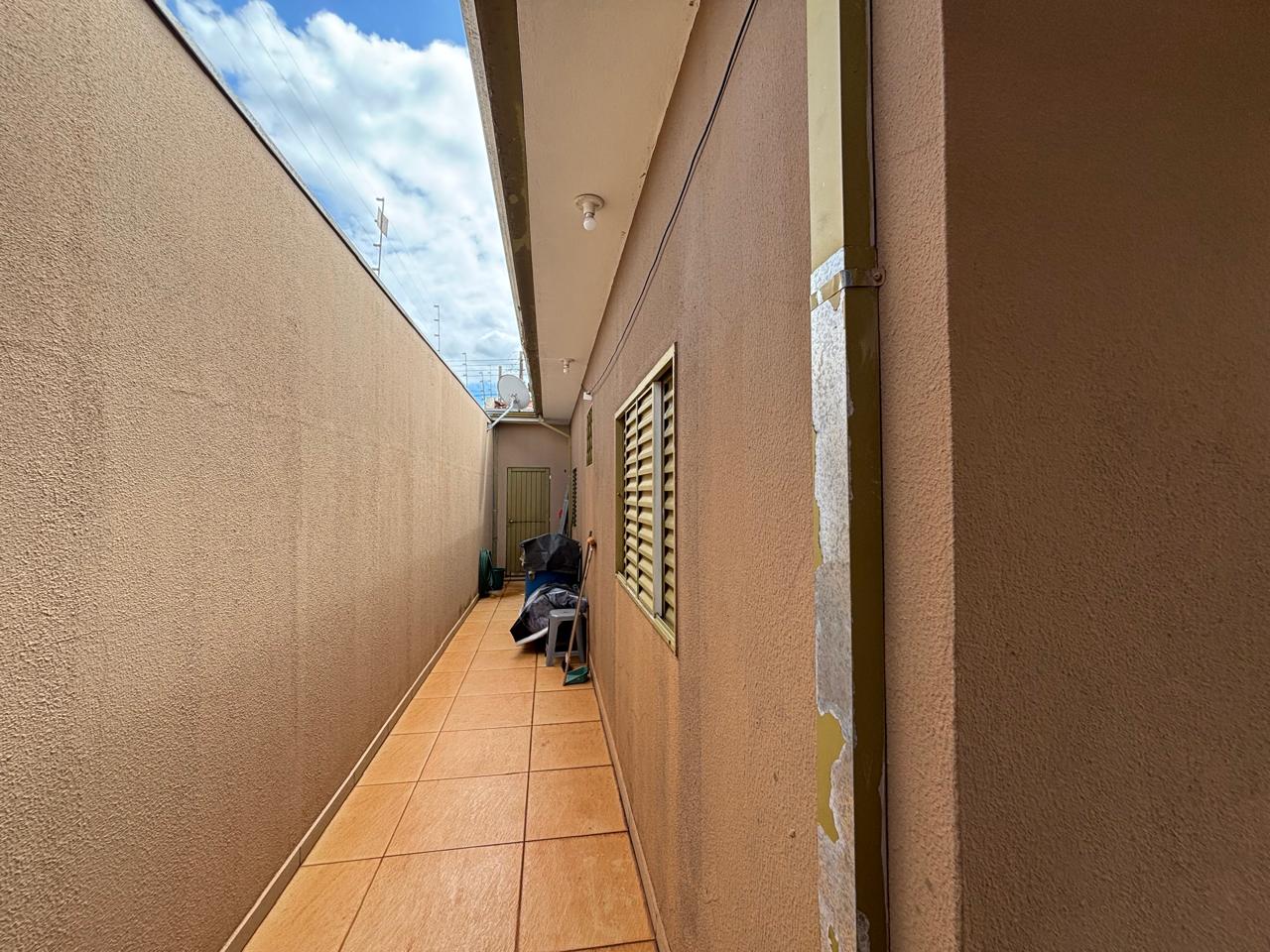VENDE: LINDA RESIDENCIA COM 03 DORMITÓRIOS - JARDIM SABINO EM BRODOWSKI-SP