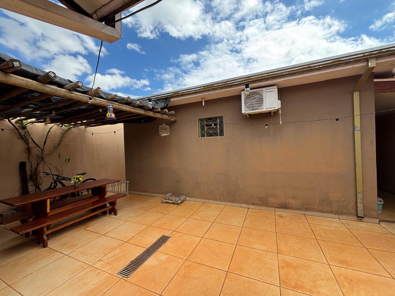 VENDE: LINDA RESIDENCIA COM 03 DORMITÓRIOS - JARDIM SABINO EM BRODOWSKI-SP