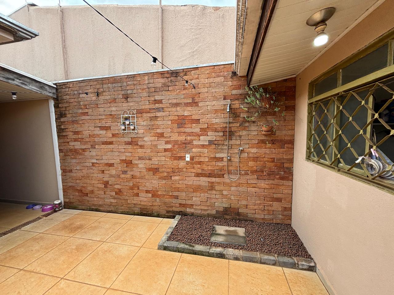 VENDE: LINDA RESIDENCIA COM 03 DORMITÓRIOS - JARDIM SABINO EM BRODOWSKI-SP