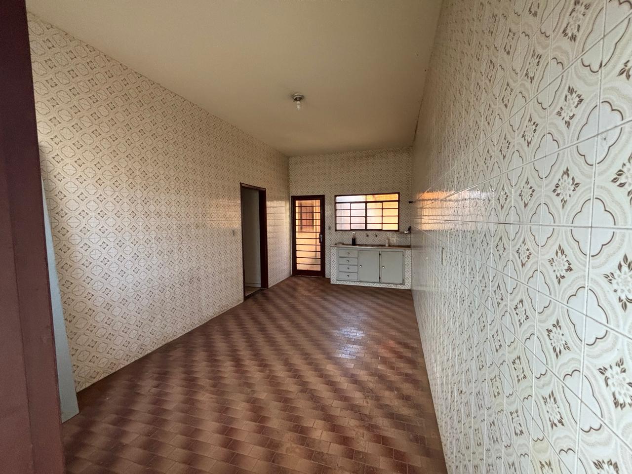 VENDE: SALÃO COMERCIAL - AV CHAMPAGNAT - CENTRO EM BRODOWSKI-SP.