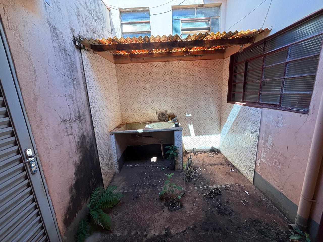 VENDE: SALÃO COMERCIAL - AV CHAMPAGNAT - CENTRO EM BRODOWSKI-SP.