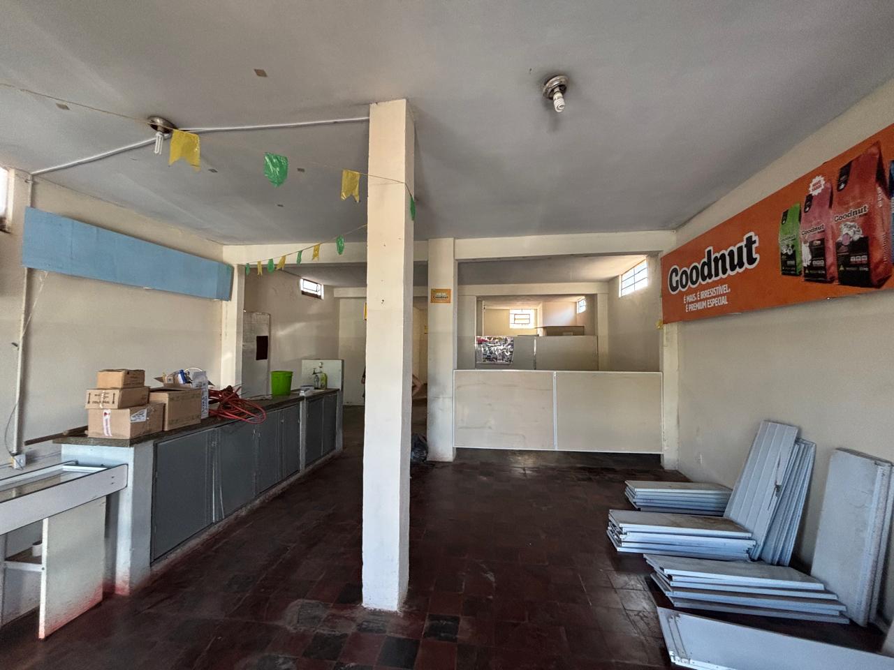 VENDE: SALÃO COMERCIAL - AV CHAMPAGNAT - CENTRO EM BRODOWSKI-SP.