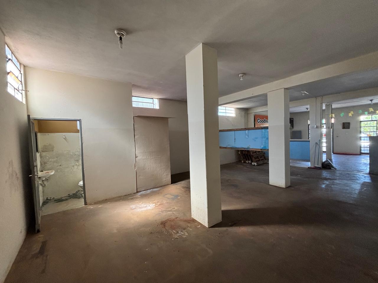VENDE: SALÃO COMERCIAL - AV CHAMPAGNAT - CENTRO EM BRODOWSKI-SP.