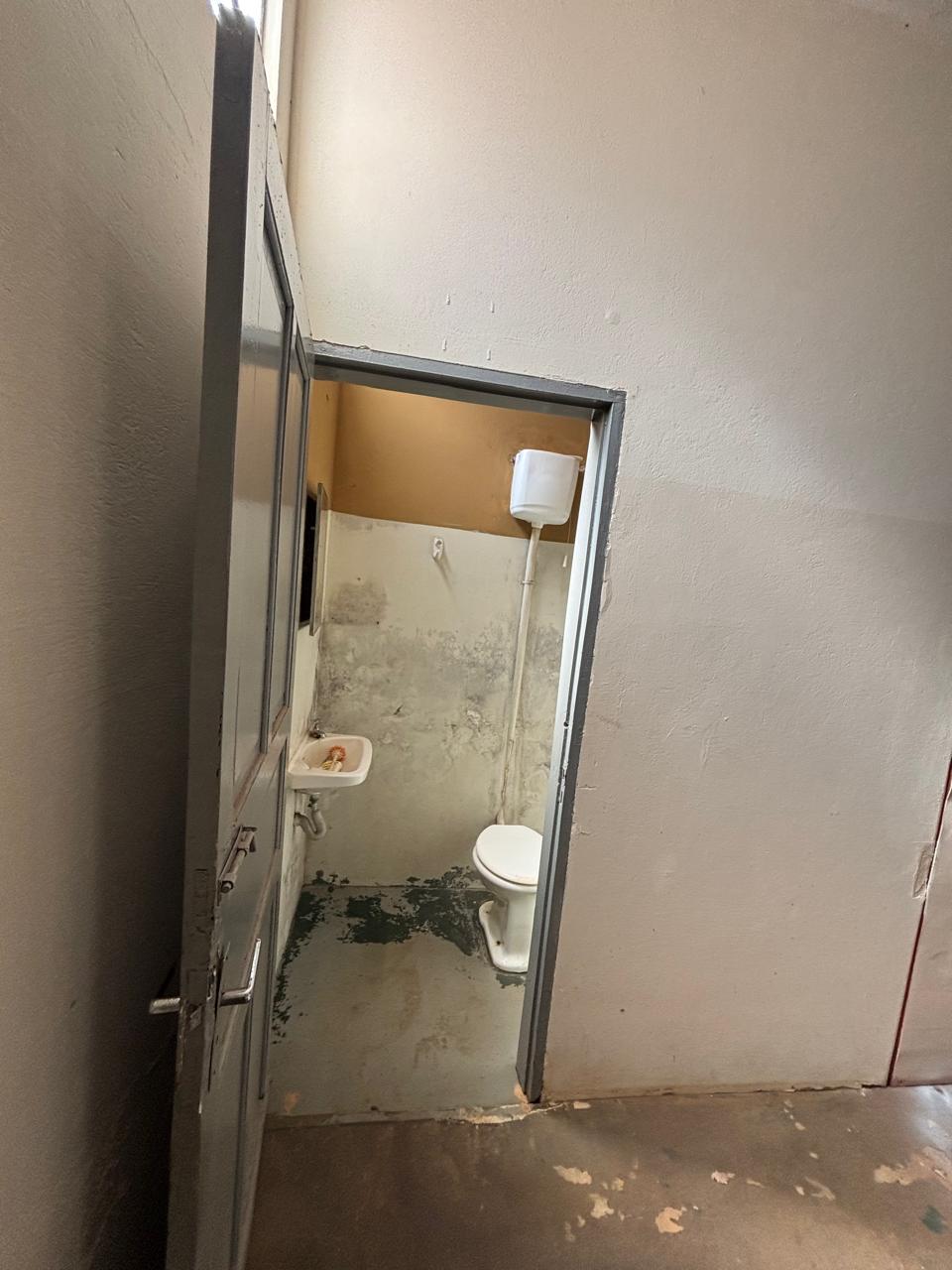 VENDE: SALÃO COMERCIAL - AV CHAMPAGNAT - CENTRO EM BRODOWSKI-SP.