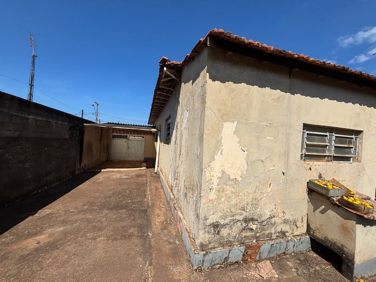 VENDE: CASA NA AV. CHAMPAGNAT - CENTRO DE BRODOWSKI-SP: