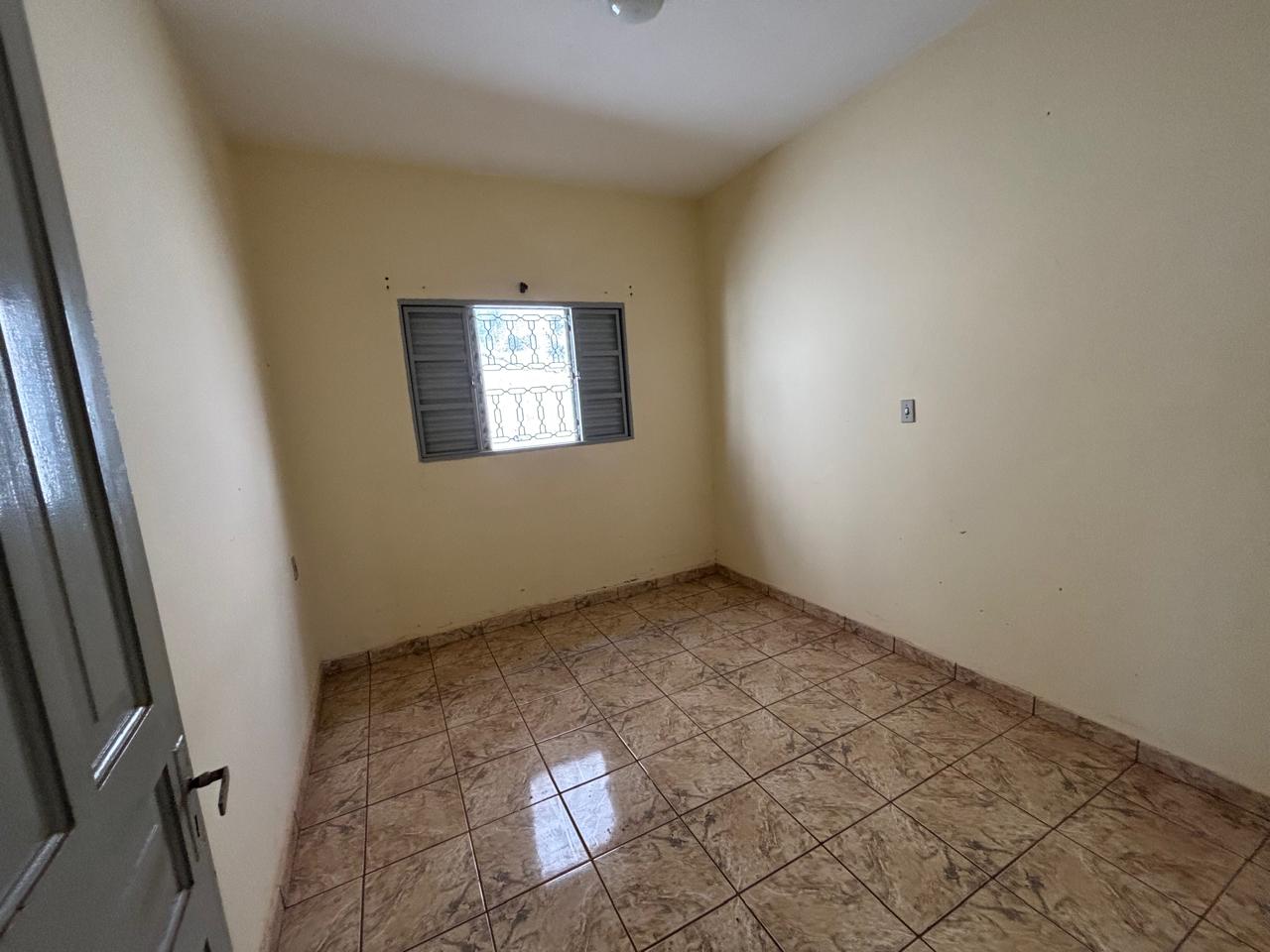 VENDE: CASA NA AV. CHAMPAGNAT - CENTRO DE BRODOWSKI-SP: