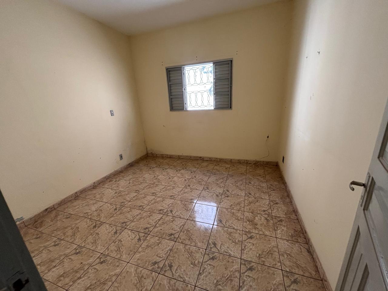 VENDE: CASA NA AV. CHAMPAGNAT - CENTRO DE BRODOWSKI-SP: