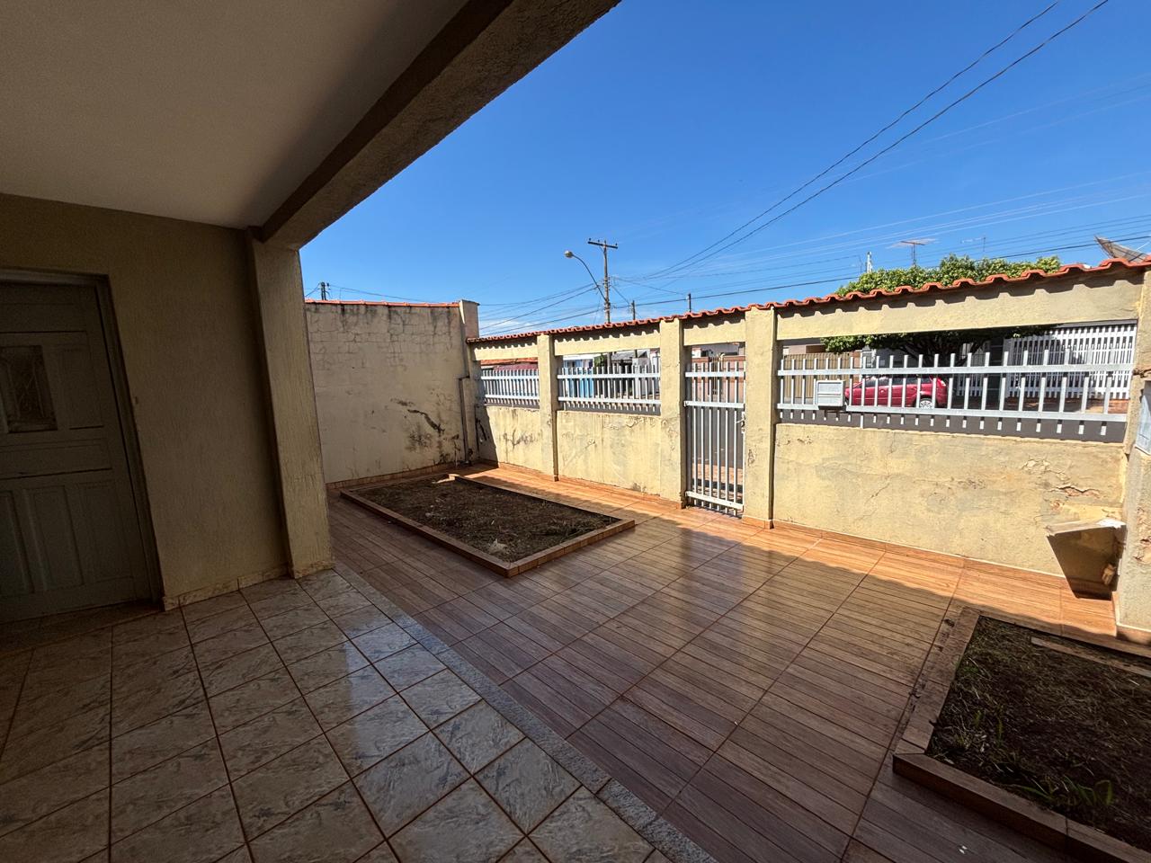 VENDE: CASA NA AV. CHAMPAGNAT - CENTRO DE BRODOWSKI-SP: