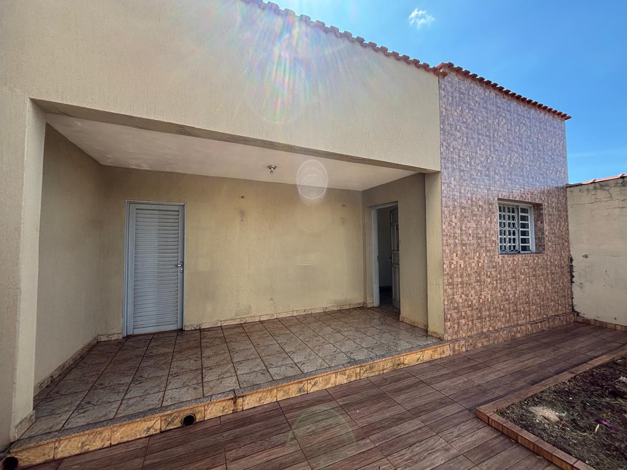 VENDE: CASA NA AV. CHAMPAGNAT - CENTRO DE BRODOWSKI-SP: