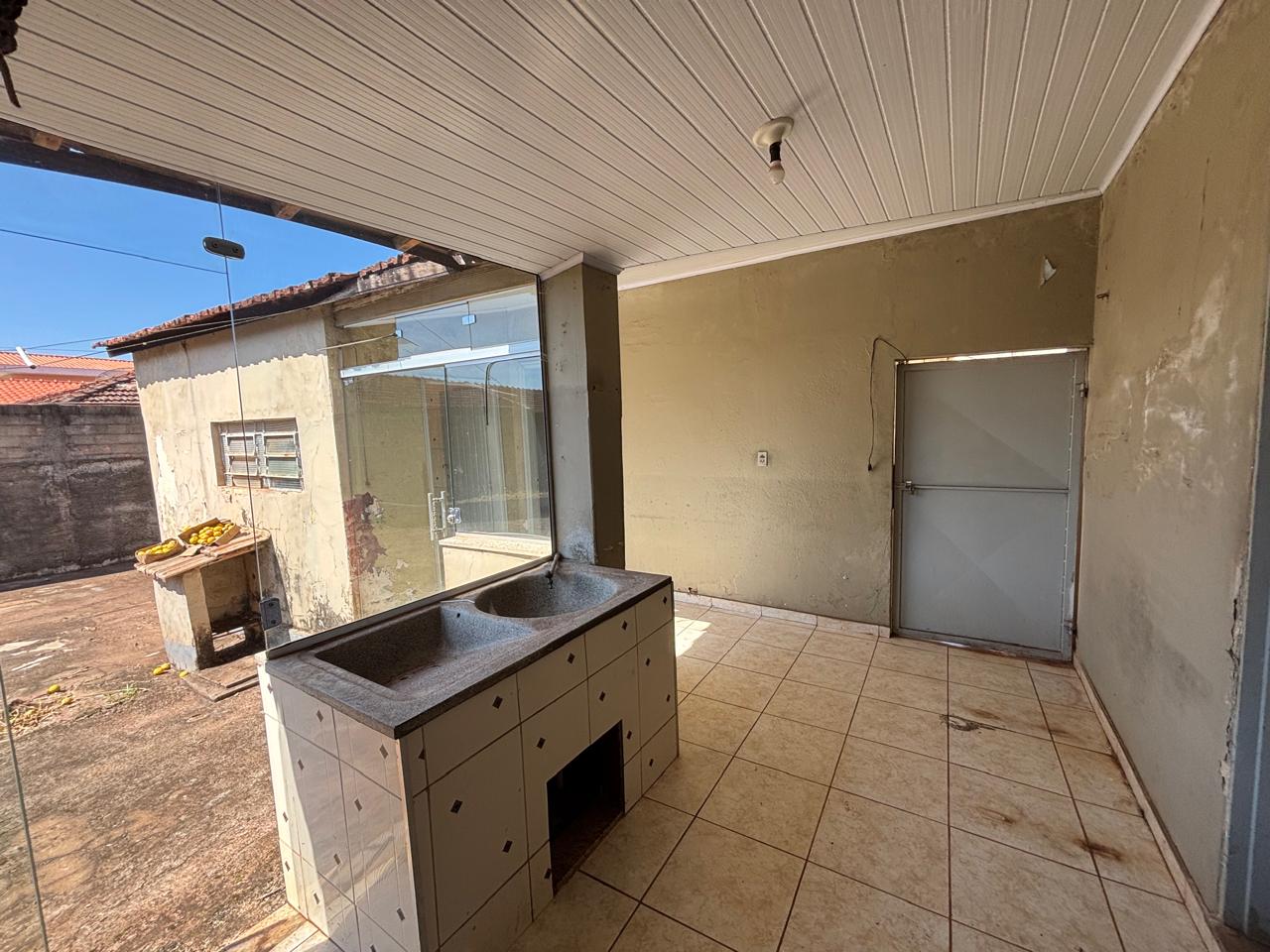 VENDE: CASA NA AV. CHAMPAGNAT - CENTRO DE BRODOWSKI-SP: