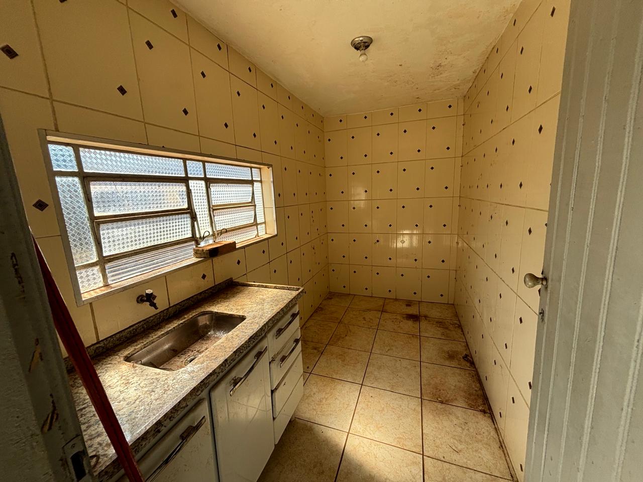 VENDE: CASA NA AV. CHAMPAGNAT - CENTRO DE BRODOWSKI-SP: