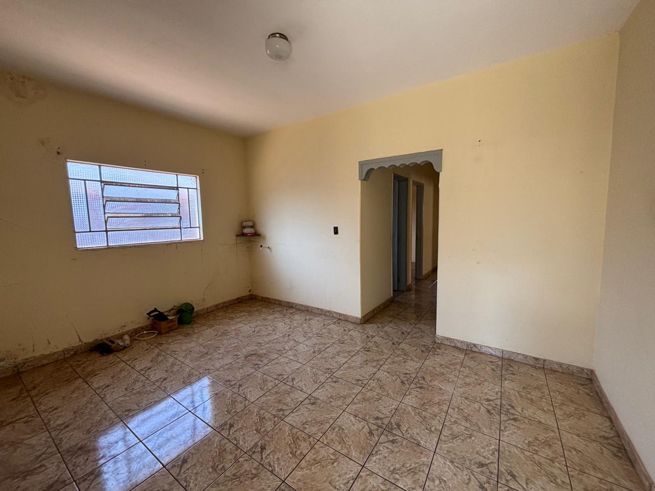 VENDE: CASA NA AV. CHAMPAGNAT - CENTRO DE BRODOWSKI-SP:
