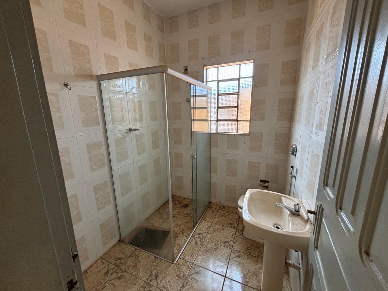VENDE: CASA NA AV. CHAMPAGNAT - CENTRO DE BRODOWSKI-SP: