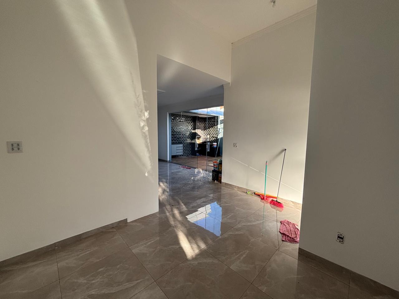 VENDE: CASA 03 DORMITÓRIOS COM PISCINA - CONDOMÍNIO VERONA - BRODOWSKI/SP: