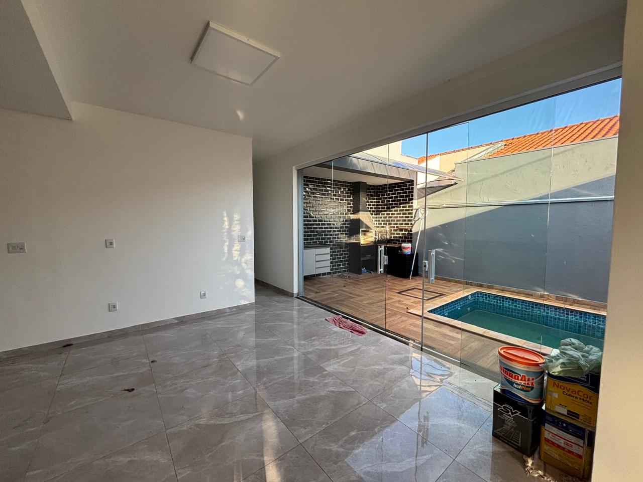 VENDE: CASA 03 DORMITÓRIOS COM PISCINA - CONDOMÍNIO VERONA - BRODOWSKI/SP: