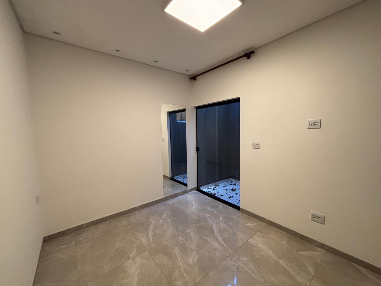 VENDE: CASA 03 DORMITÓRIOS COM PISCINA - CONDOMÍNIO VERONA - BRODOWSKI/SP: