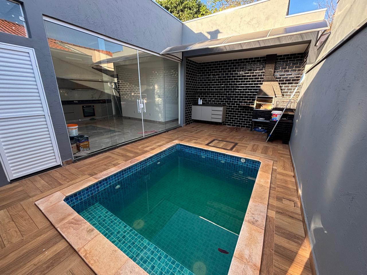 VENDE: CASA 03 DORMITÓRIOS COM PISCINA - CONDOMÍNIO VERONA - BRODOWSKI/SP: