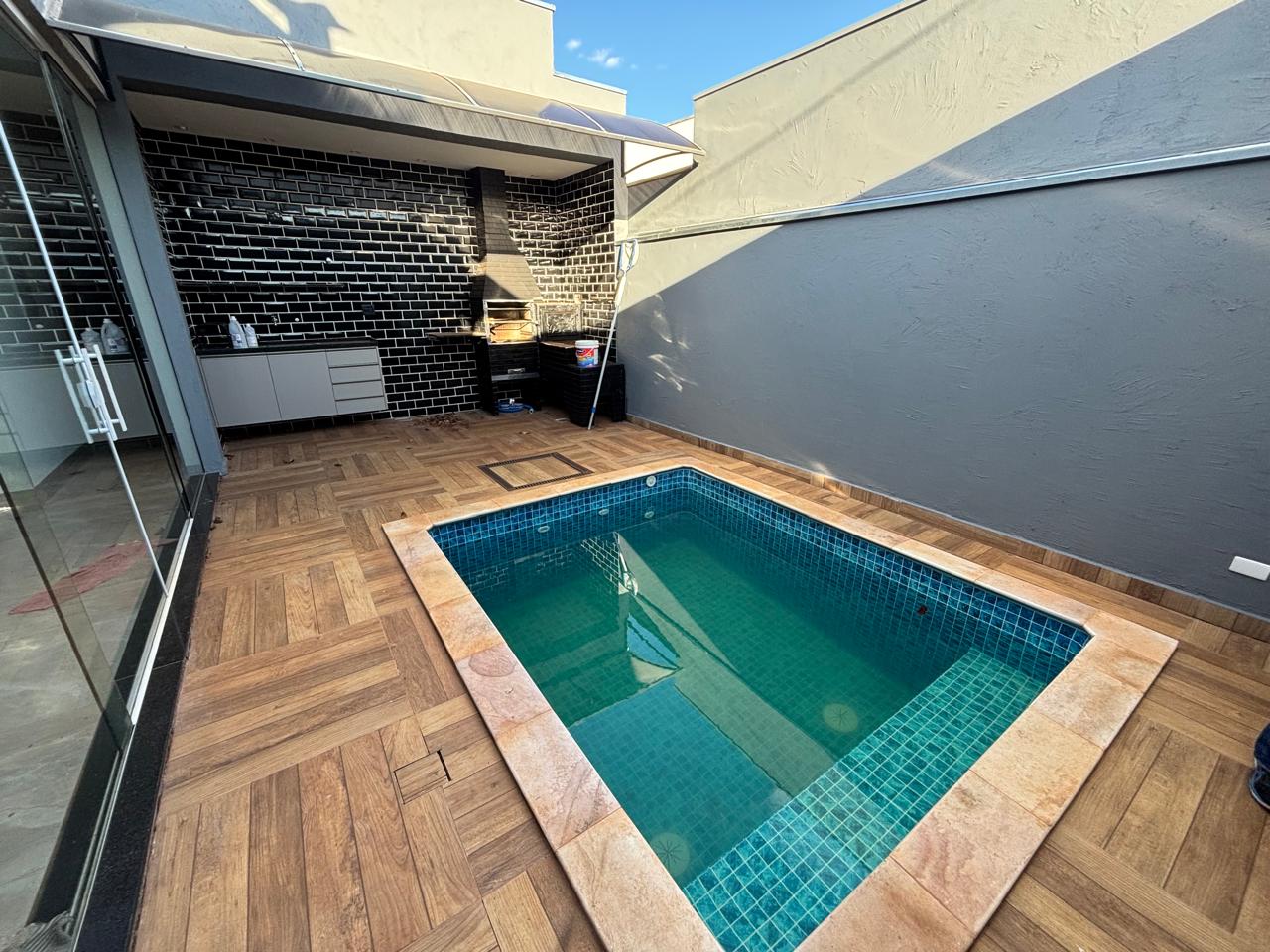 VENDE: CASA 03 DORMITÓRIOS COM PISCINA - CONDOMÍNIO VERONA - BRODOWSKI/SP: