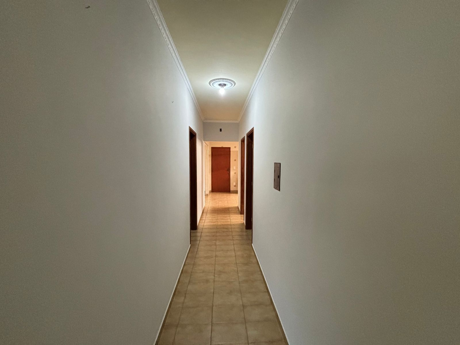 VENDE: CASA COM 03 DORMITÓRIOS - EDICULA - NO CENTRO - BRODOWSKI-SP.