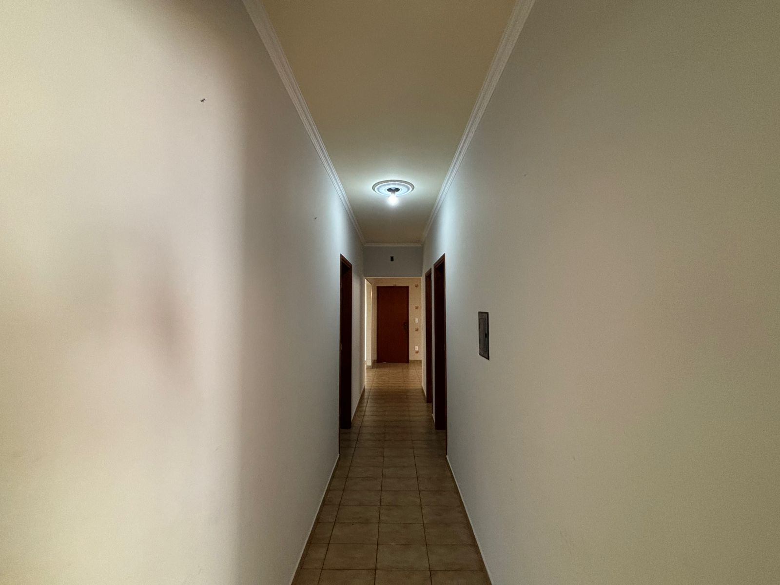 VENDE: CASA COM 03 DORMITÓRIOS - EDICULA - NO CENTRO - BRODOWSKI-SP.