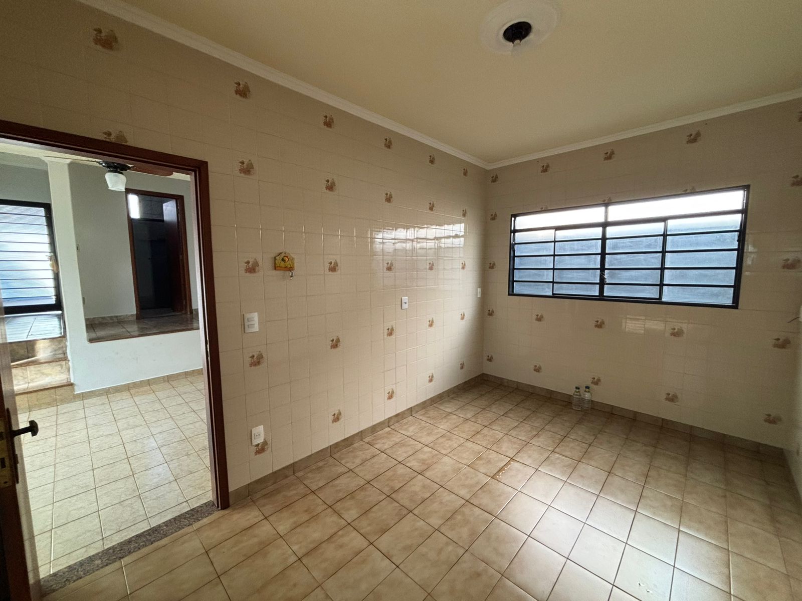 VENDE: CASA COM 03 DORMITÓRIOS - EDICULA - NO CENTRO - BRODOWSKI-SP.